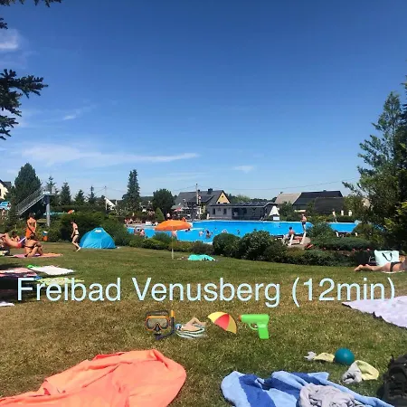 Ferienwohnung Fuer Sie Vollausgestattet Mit Boxspringbett Netflix Uvm Zschopau