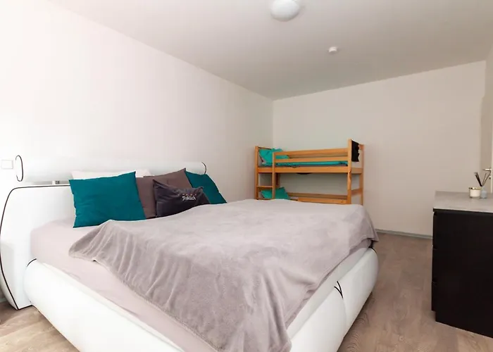 Ferienwohnung Fuer Sie Vollausgestattet Mit Boxspringbett Netflix Uvm Lägenhet Zschopau